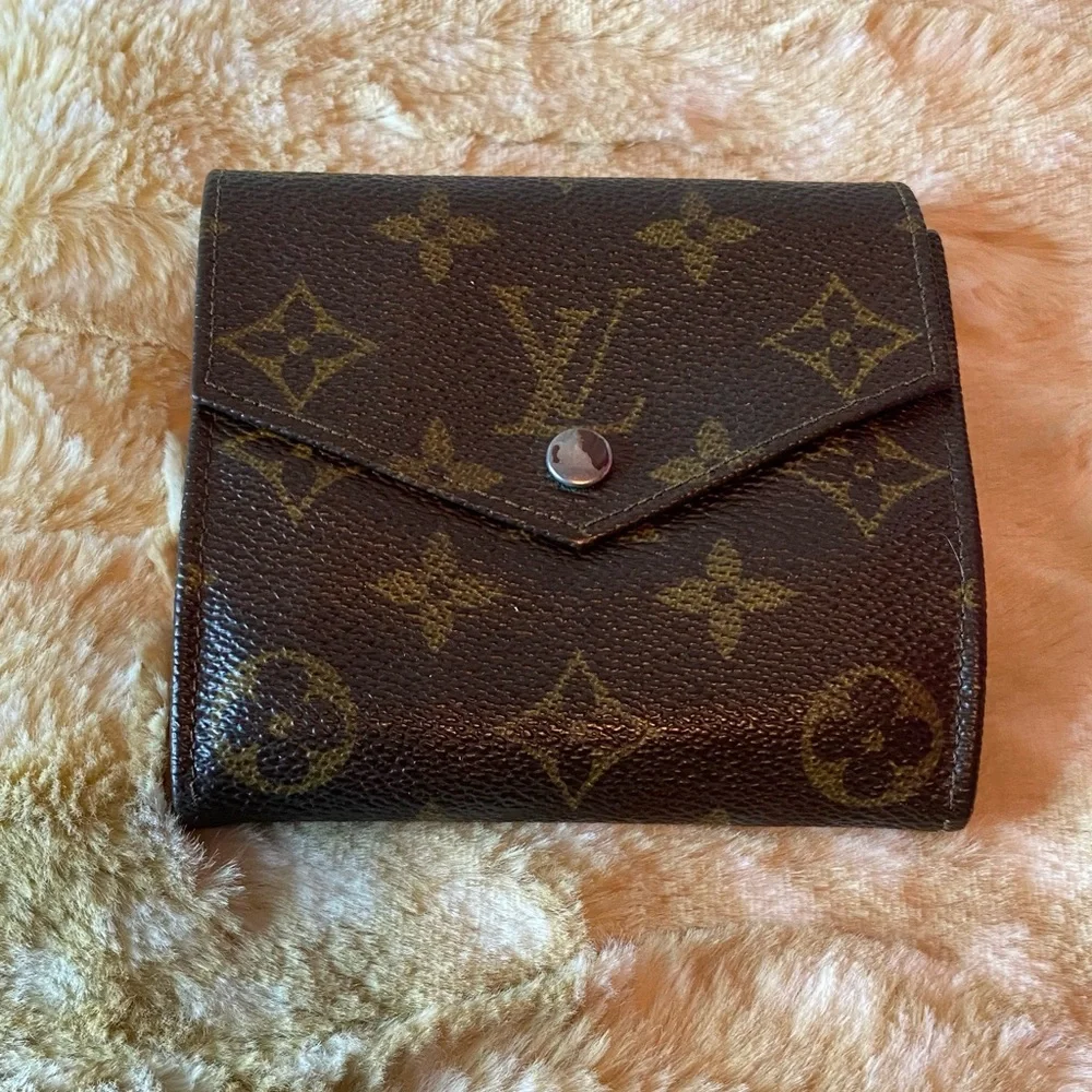 Louis Vuitton Monogram Elise Compact Trifold Wallet